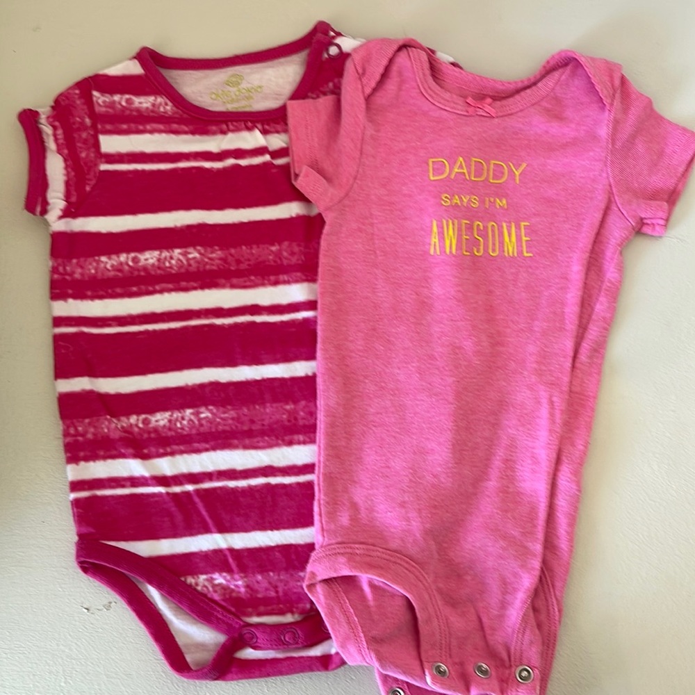 6 mos Onesie bundle. Okie dokie and Carter’s.